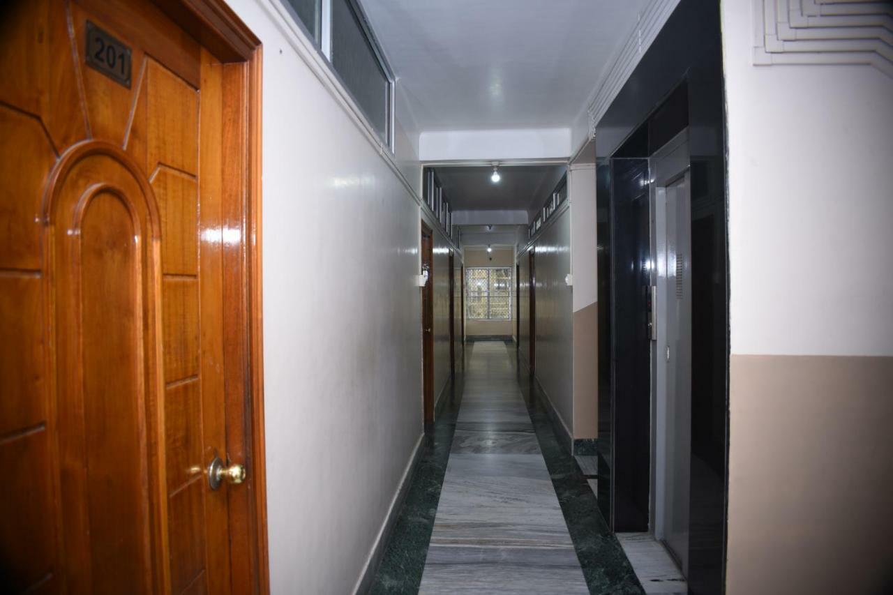 Spot On 37646 Hotel Centre Palace Silchar Exterior foto