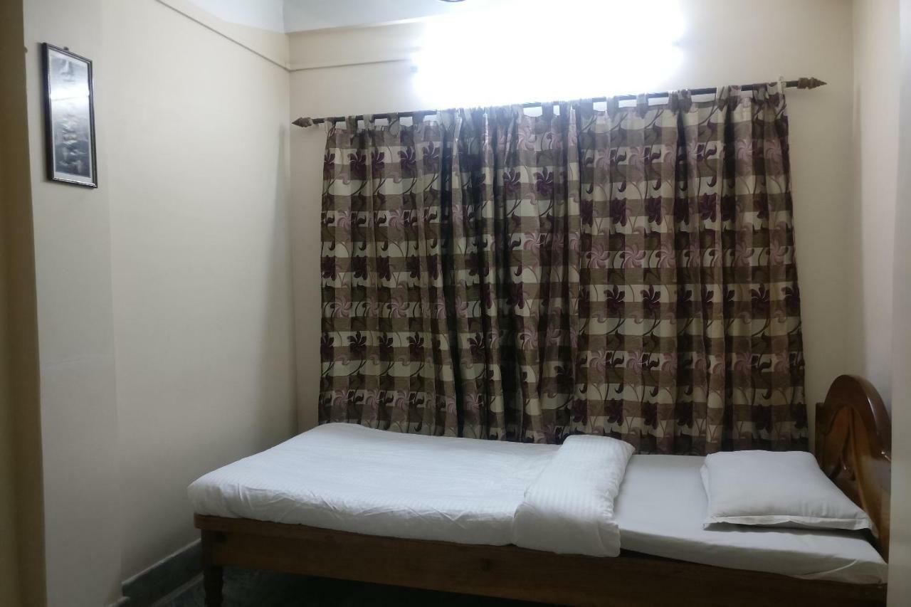 Spot On 37646 Hotel Centre Palace Silchar Exterior foto