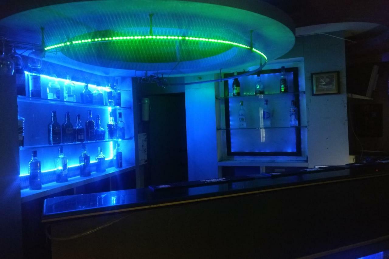 Spot On 37646 Hotel Centre Palace Silchar Exterior foto