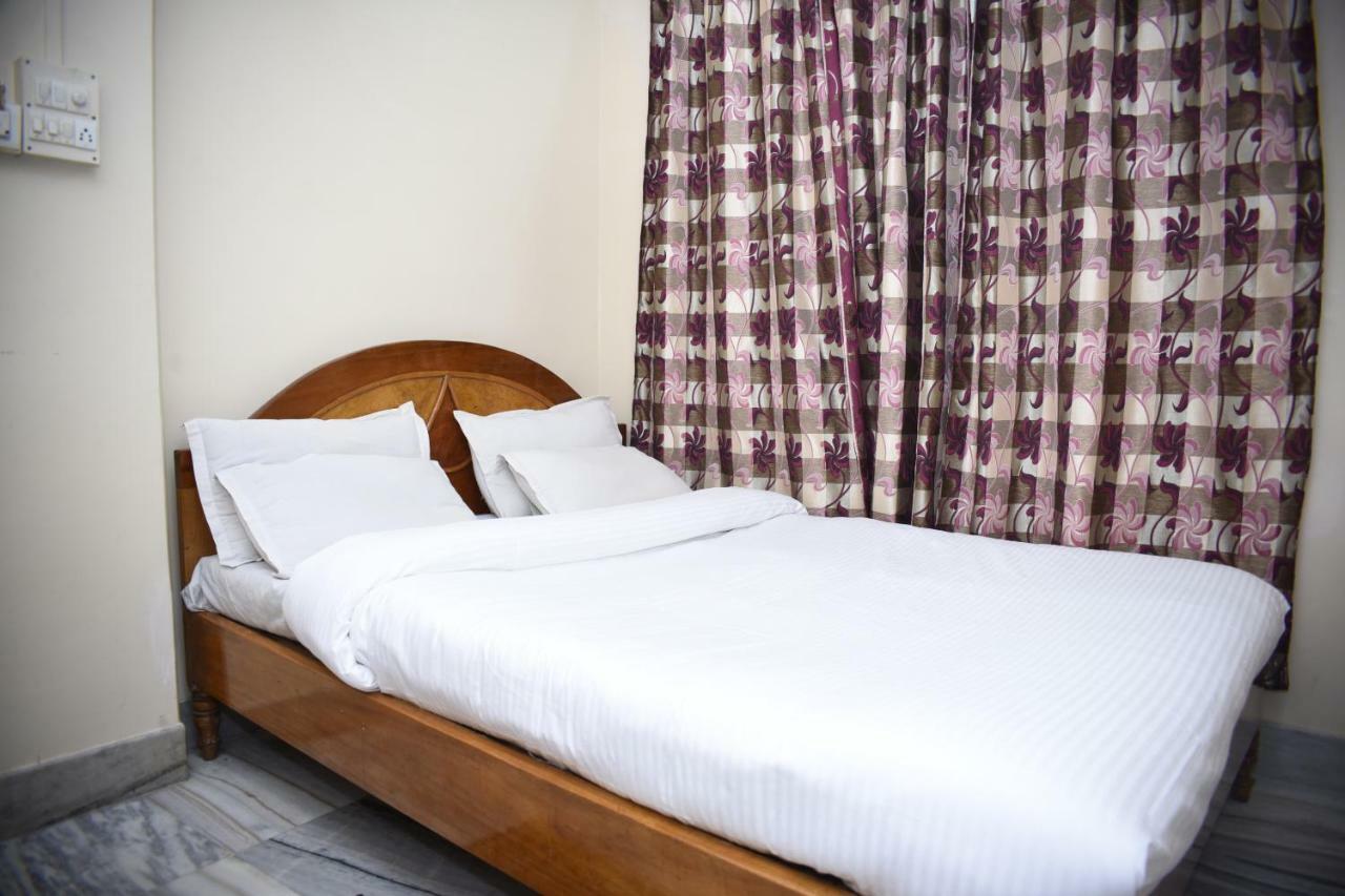 Spot On 37646 Hotel Centre Palace Silchar Exterior foto